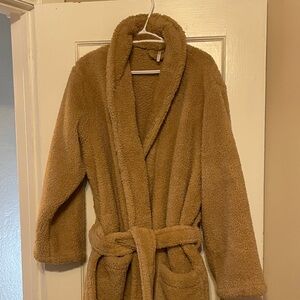 NWOT new Pottery Barn Plush Teddy Robe in Camel Tan Large